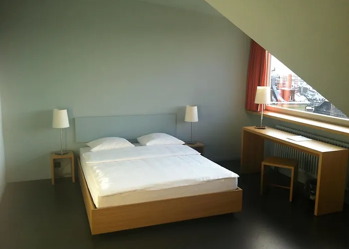 Hotel Marta - 1950's Architecture In Zurich's Vibrant Old Town, Near Main Station Zürich