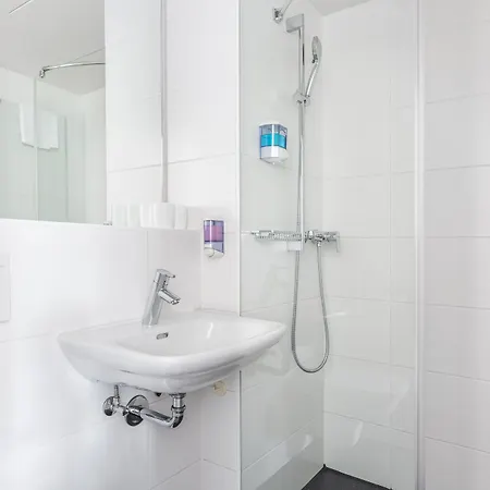 Marta - 1950's Architecture In Zurich's Vibrant Old Town, Near Main Station 酒店 2*