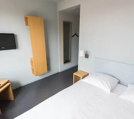 Marta - 1950's Architecture In Zurich's Vibrant Old Town, Near Main Station