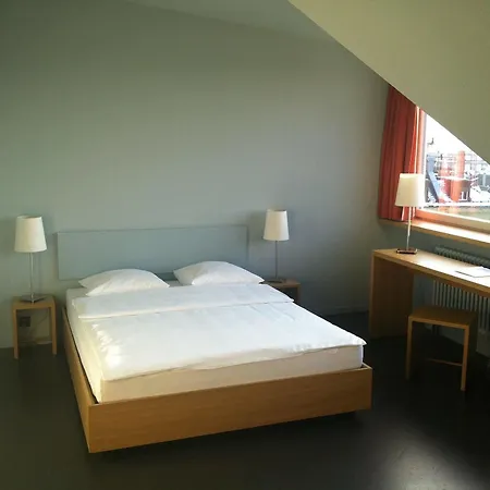 Hotel Marta - 1950's Architecture In Zurich's Vibrant Old Town, Near Main Station Zúrich