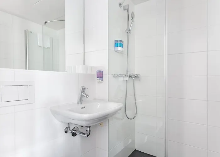 Marta - 1950's Architecture In Zurich's Vibrant Old Town, Near Main Station ציריך