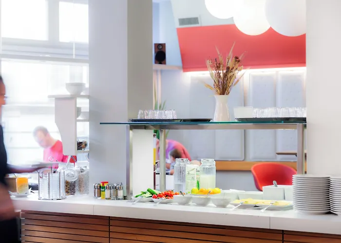 Marta - 1950's Architecture In Zurich's Vibrant Old Town, Near Main Station מלון 2*