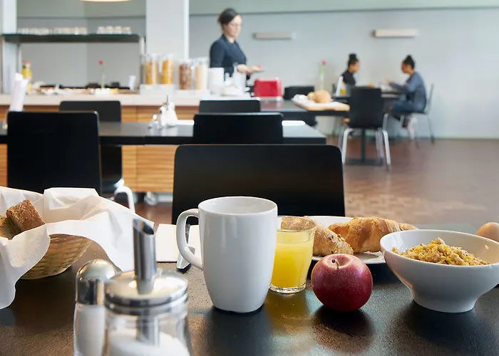 Marta - 1950's Architecture In Zurich's Vibrant Old Town, Near Main Station Szálloda