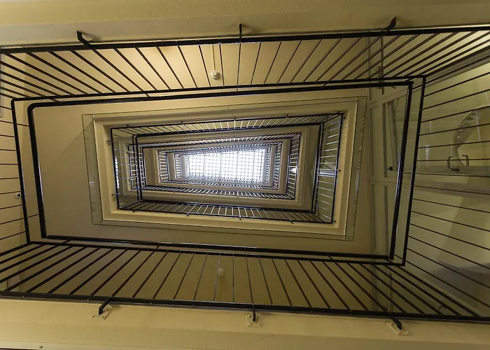 Szálloda Marta - 1950's Architecture In Zurich's Vibrant Old Town, Near Main Station Zürich