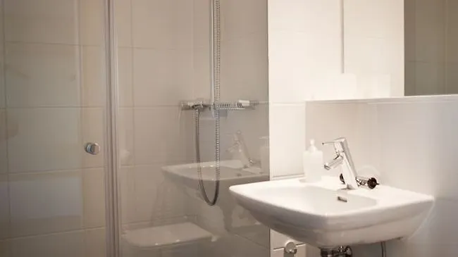 Hotel Marta - 1950's Architecture In Zurich's Vibrant Old Town, Near Main Station 2*