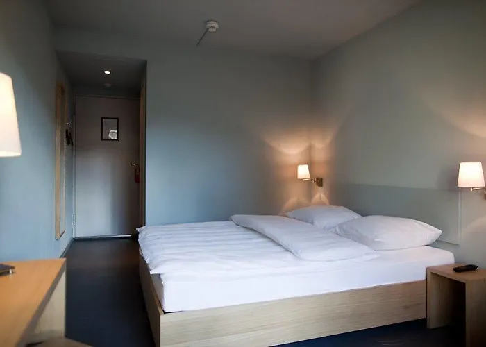 Marta - 1950's Architecture In Zurich's Vibrant Old Town, Near Main Station Zürich