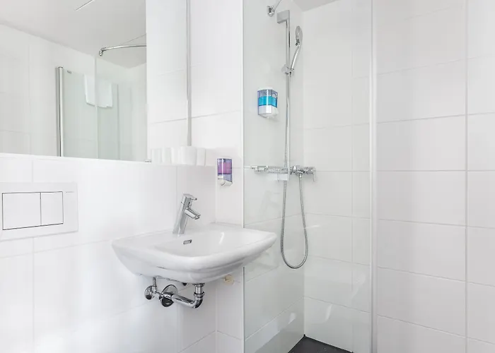 Marta - 1950's Architecture In Zurich's Vibrant Old Town, Near Main Station Hotel 2*